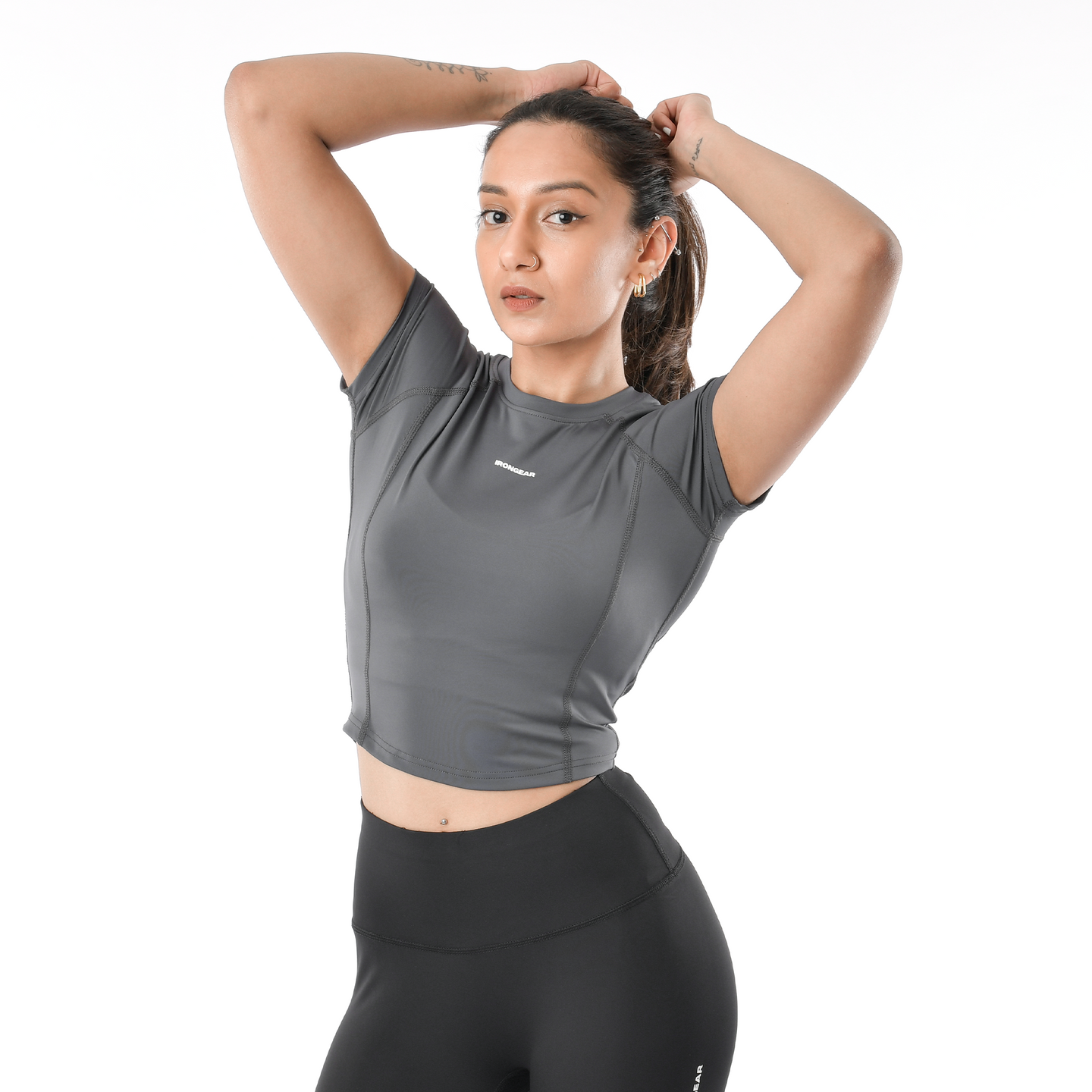 Top a compressione con maniche a cappuccio