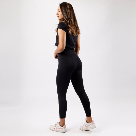 Seamless Black Women Bra Tights 92 Polyester 8 Spandex Leggings Workout  Capri for Girls - China Women's Fitness Capris and Capri Tights price